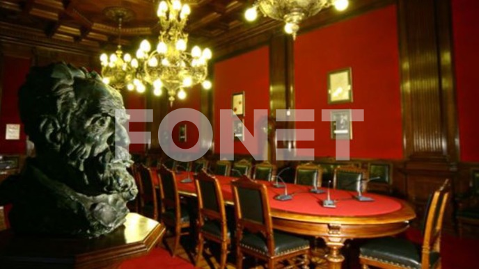 Neovlašćeno nuđenje kredita